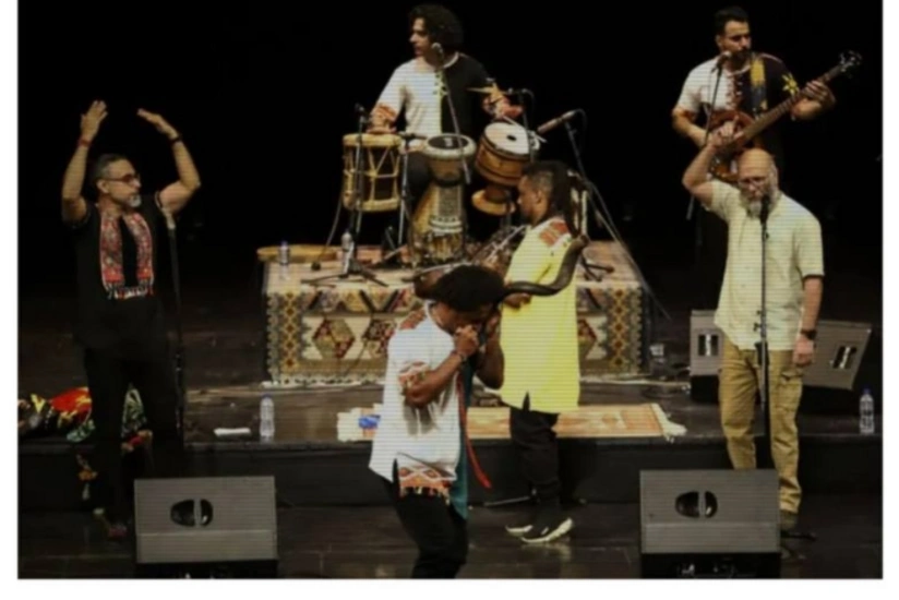 İranda hakimiyyət qadın musiqiçiyə görə konserti ləğv edib