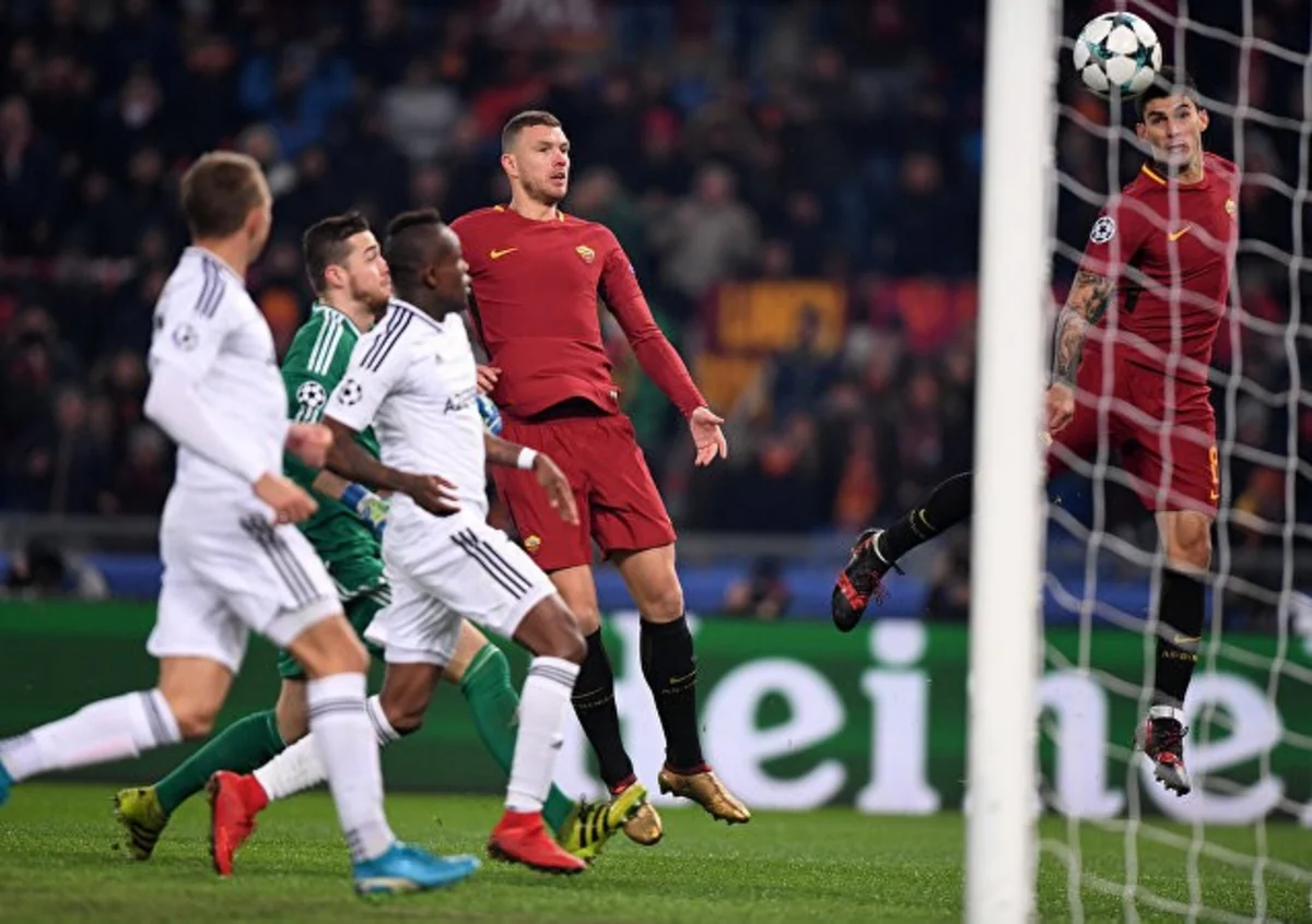 Romanın futbolçusu Qarabağa vurduğu qolu xatırladı