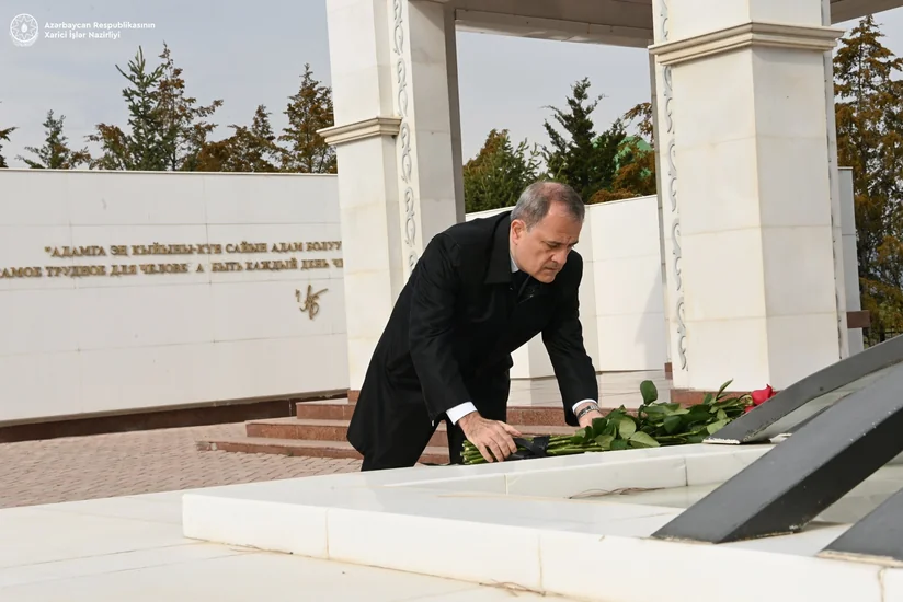 Глава МИД Азербайджана посетил мемориальный комплекс Ата-Бейит в Кыргызстане