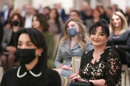Səmayə Məmmədovanın Peşəkarlığın rəsmi kitabı təqdim olunub
