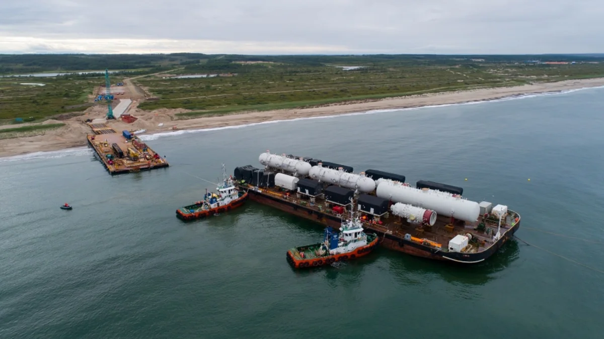 Reuters: Власти Японии попросили сохранить страхование судов с СПГ в водах РФ