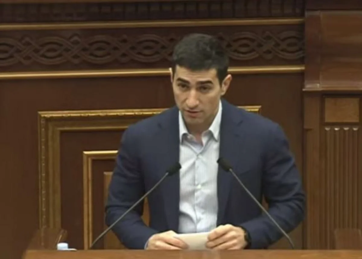 Robert Koçaryanın oğlu deputat kimi parlamentdə and içib