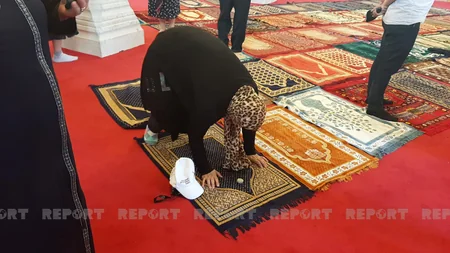 Shusha residents visit Yukhari Govhar Aga mosque, perform prayers