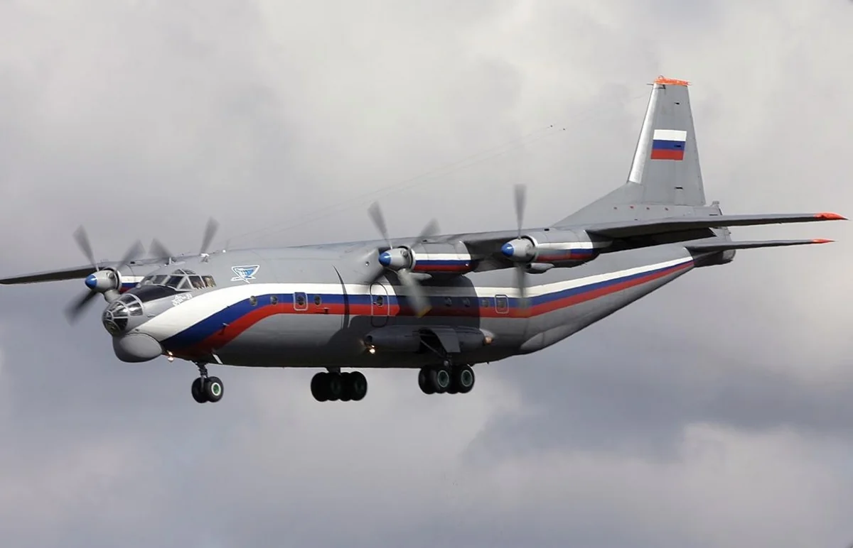 В России Ан-12 опрокинулся на бок при заходе на посадку, пострадавших нет