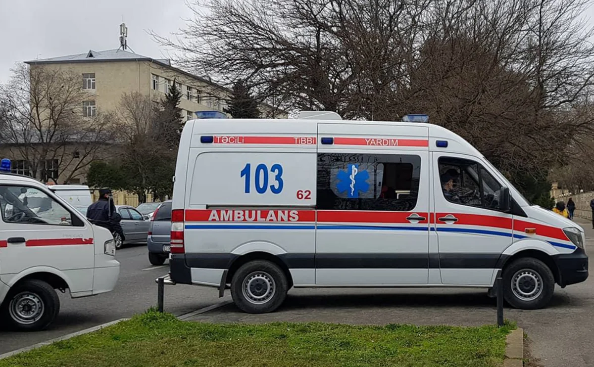 Yasamalda avtomobil ahıl kişini vuraraq xəsarət yetirdi