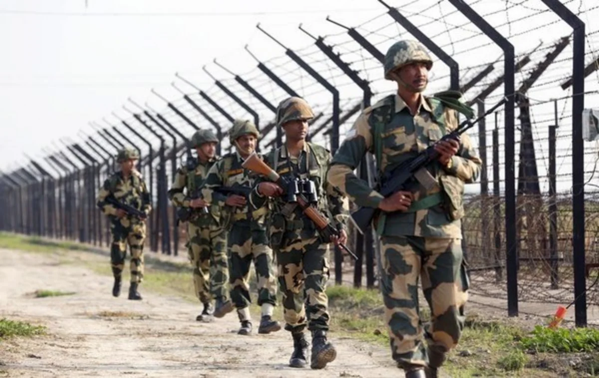 Pakistan Hindistanla sərhəddə hərbçilərin sayını artıra bilər