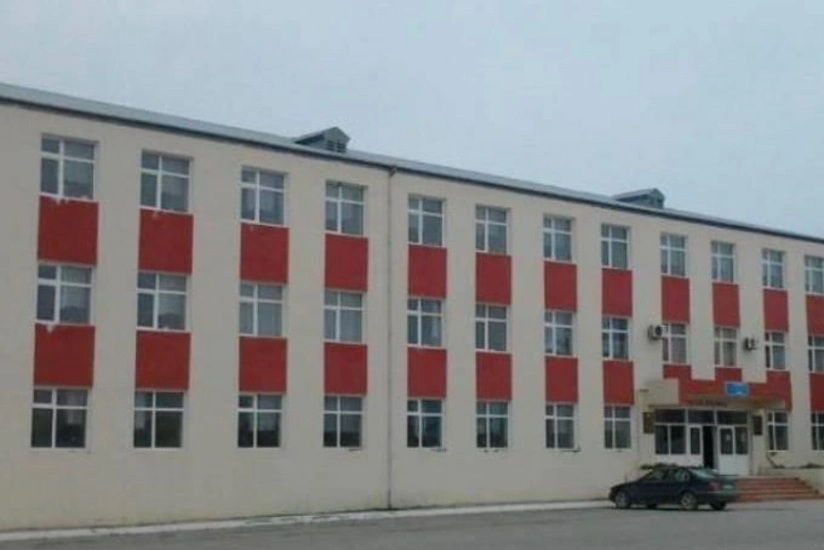 Ağdaşda şagird məktəbdə yıxılaraq xəsarət alıb