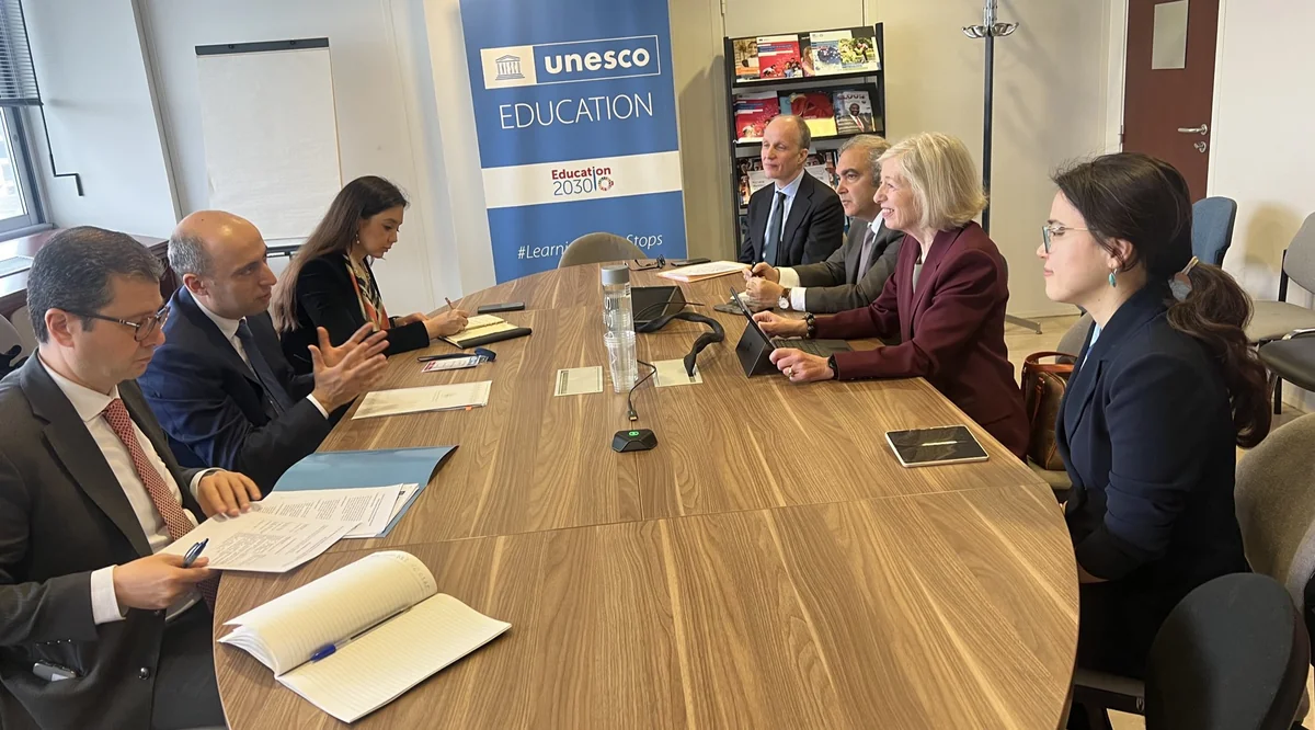 Emin Əmrullayev UNESCO-nun Təhsil üzrə baş direktorunun müavini ilə əməkdaşlığı müzakirə edib