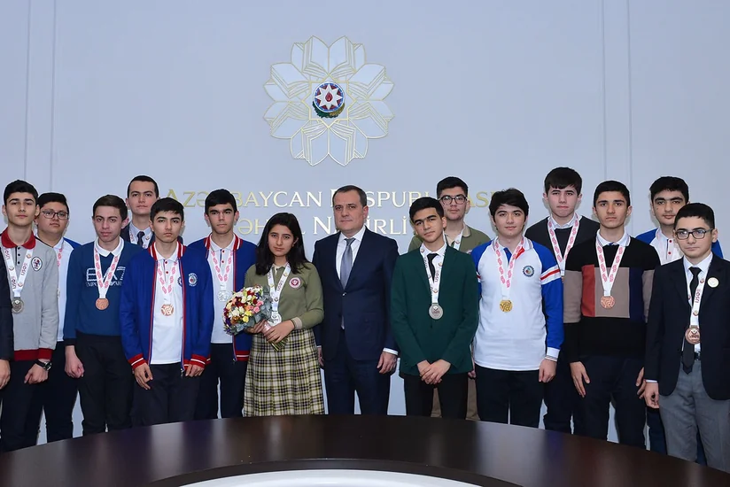 Təhsil naziri olimpiada qalibləri ilə görüşüb