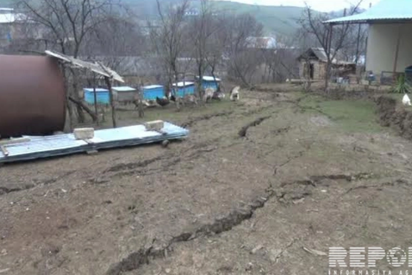 Cəlilabadda sürüşmə aktivləşib, bir neçə ev təhlükə ilə üzləşib - FOTO