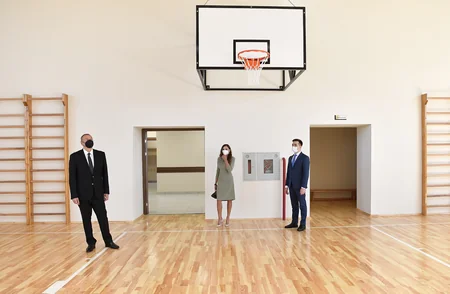 Prezident və birinci xanım məktəb binasının açılışında iştirak ediblər