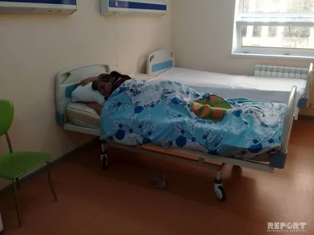 Ucarda dəmir parçası qadının kürəyindən girərək qarnından çıxıb - FOTO