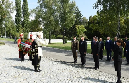 Prezident İlham Əliyev Zaqrebdə “Xorvatiya Qurbanlarının Səsi-Ağrı Divarı” abidəsini ziyarət edib