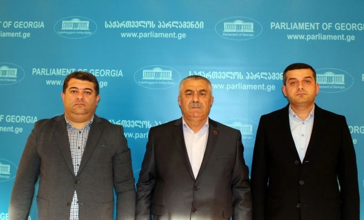 Gürcüstanın hakim partiyasının deputatları Qarabağ separatçısına büstün qoyulmasını qınayıblar