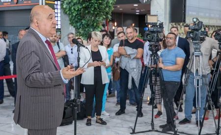 Bakı dəmir yolu vağzalında Xalq yazıçısı Çingiz Abdullayevlə görüş keçirilib - VİDEO