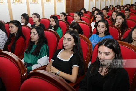 AYB sədri: Əsərlərimizi bəyənməsinlər, tənqid etsinlər, amma oxusunlar