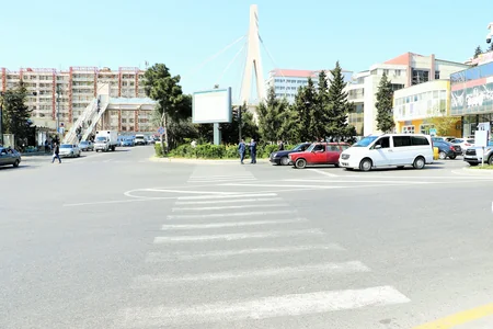 Bakıda piyada zolağının dekorativ kollara doğru çəkilişi nəzarətə götürülüb