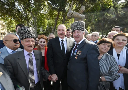 Prezident İlham Əliyev Bakıda Aşıq Ələsgərin abidəsinin açılışında iştirak edib - YENİLƏNİB