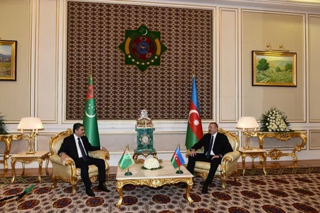 President Ilham Aliyev and President Gurbanguly Berdimuhamedov hold one-on-one meeting