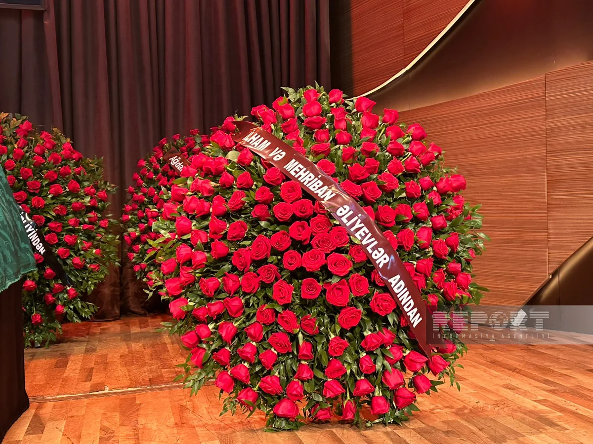 Ilham Aliyev and Mehriban Aliyeva send wreath to farewell ceremony for Arif Babayev