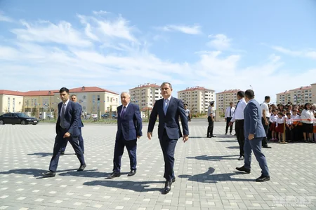 Təhsil naziri məcburi köçkün şagirdlərin Son zəngində  - FOTOREPORTAJ