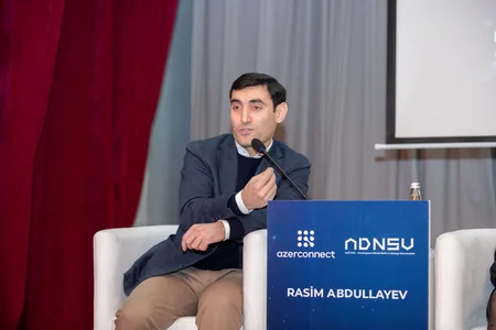 Azerconnect və AzerTelecom şirkətlərinin rəhbərliyi tələbələrlə görüşüb