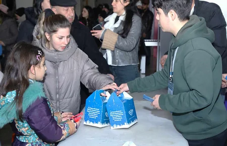 AHİK uşaqlar üçün bayram şənlikləri keçirir, sovqatlar paylayır