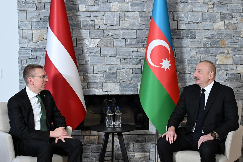 Prezident İlham Əliyev Davosda Latviya Prezidenti ilə görüşüb