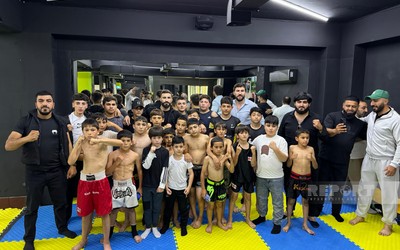 UFC döyüşçüsü Nazim Sadıxov Tbilisidə azərbaycanlı və gürcü gənc idmançılarla görüşüb