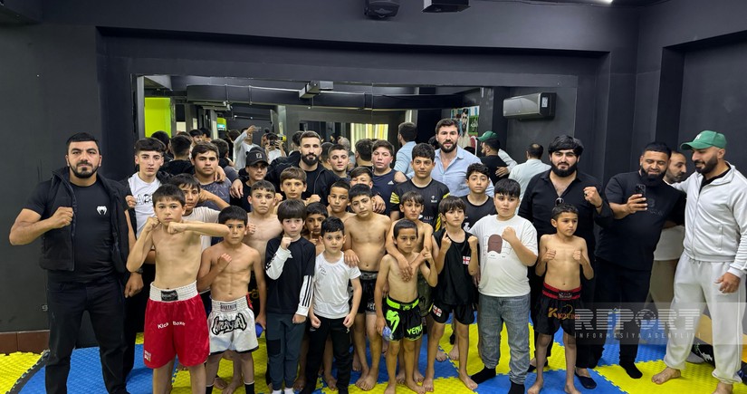 UFC döyüşçüsü Nazim Sadıxov Tbilisidə azərbaycanlı və gürcü gənc idmançılarla görüşüb