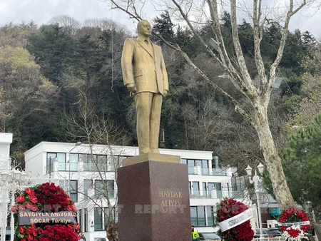 В Стамбуле почтили память Гейдара Алиева