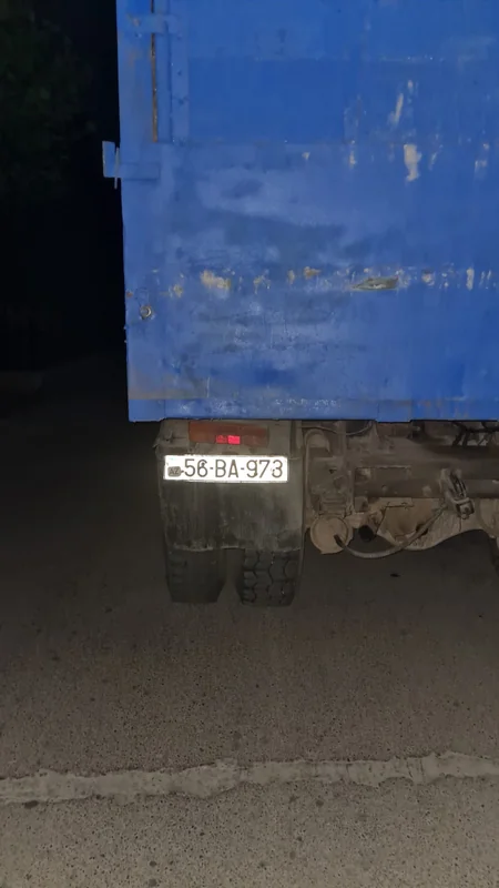 Bakıda gecə qanunsuz torpaq, qum və qarışıq süxur daşıyan avtomobillər müəyyən olunub