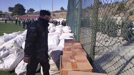 FHN Kahramanmaraşda sakinlərə humanitar yardım paylayır, çadırlar qurur