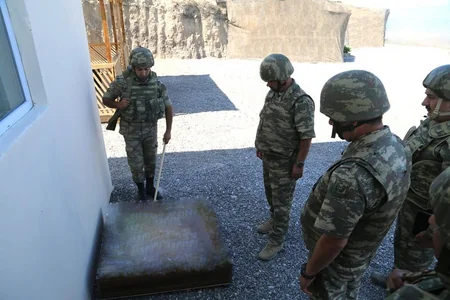 Azərbaycan müdafiə naziri düşmənə qarşı daha sərt tədbirlərin görülməsi ilə bağlı konkret tapşırıqlar verib