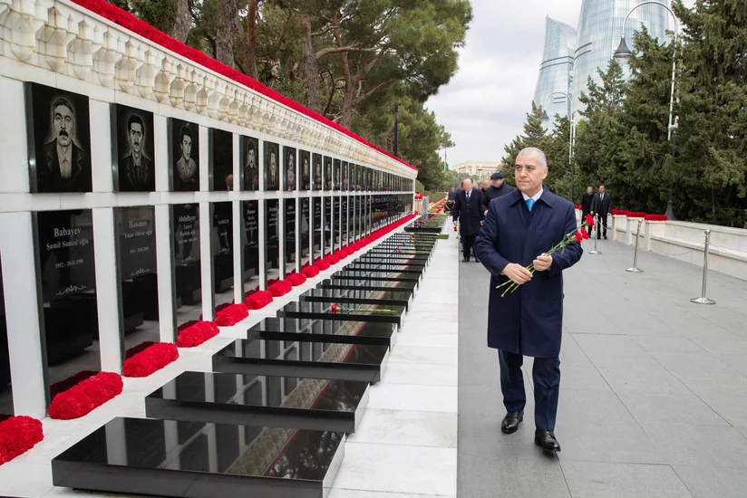 DTX-nin əməkdaşları Şəhidlər xiyabanını ziyarət ediblər