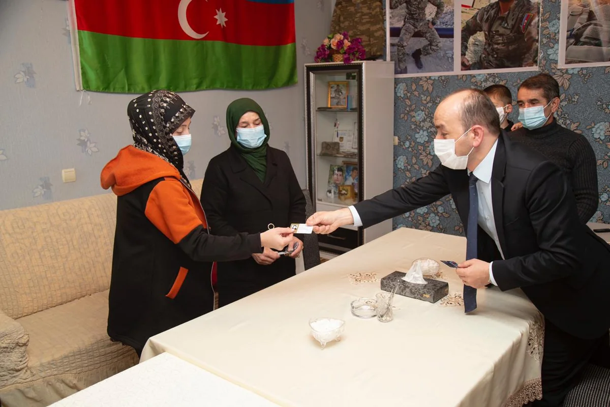 Daha üç rayonda şəhid ailələrinə təqaüd kartları təqdim edilib