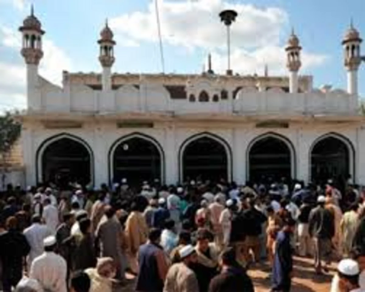 18 dead in Pakistan mosque attack