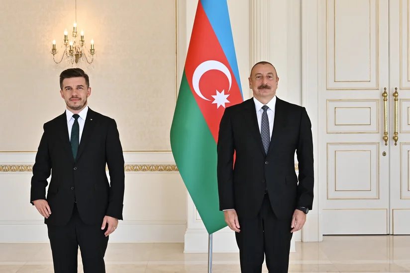 Президент Ильхам Алиев принял верительные грамоты посла Боснии и Герцеговины