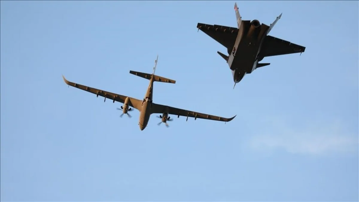 Military aircraft Bayraktar Kizilelma, UAV Bayraktar Akinci implement parallel flight