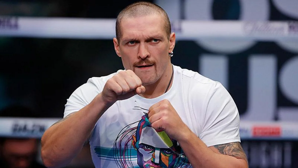 Александр Усик стал абсолютным чемпионом мира в супертяжелом весе