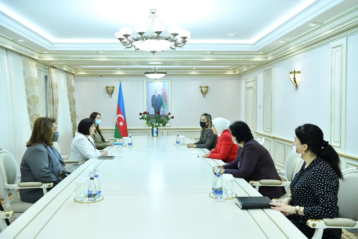 Sahibə Qafarova Azərbaycanda səfərdə olan türkiyəli qadın deputatlarla görüşüb