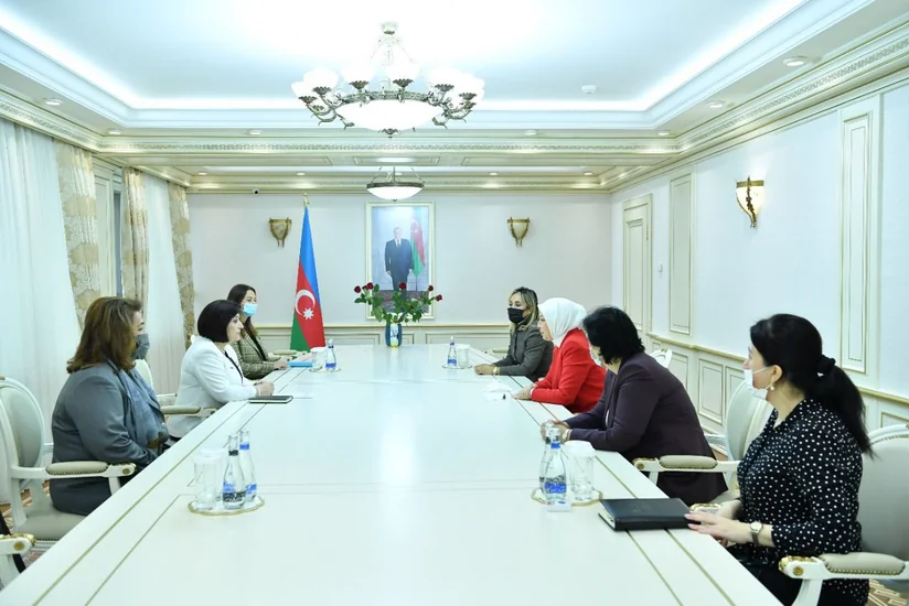 Sahibə Qafarova Azərbaycanda səfərdə olan türkiyəli qadın deputatlarla görüşüb