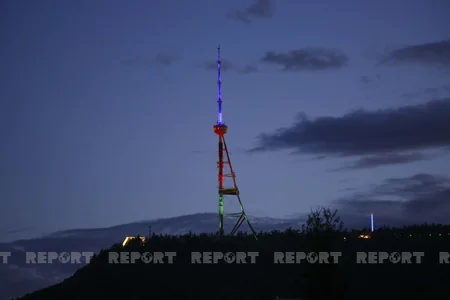 Tbilisi teleqülləsi Azərbaycan bayrağının rəngləri ilə işıqlandırılıb