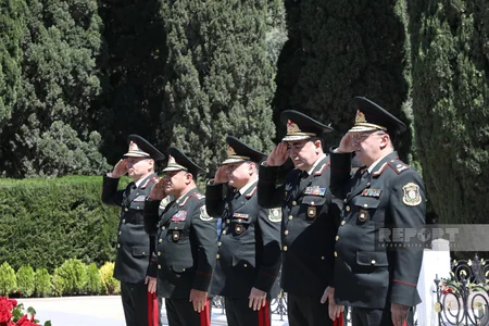 Ümummilli Lider Heydər Əliyevin xatirəsi anılır - FOTOREPORTAJ