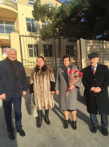Milli Məclisin deputatları Goranboyda tapılan 102 yaşlı çeçen əsilli qadını ziyarət edib