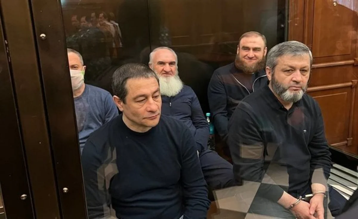 Экс-сенатора Арашукова и его отца приговорили к пожизненному заключению