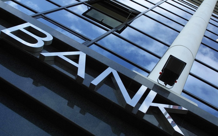 What language options do Azerbaijani banks provide for customers? - MONITORING