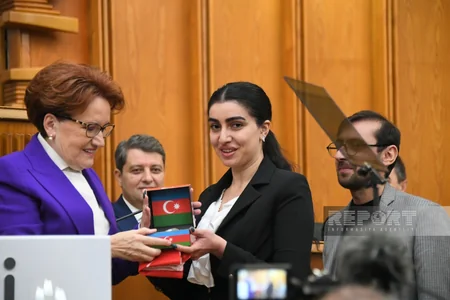 Qarabağ torpağı Türkiyə parlamentində partiya sədrinə təqdim olunub
