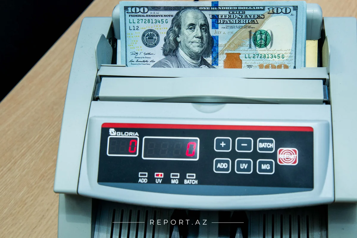 Доллару предсказали падение на треть