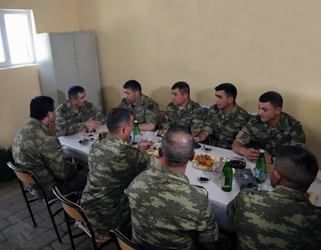 Müdafiə Nazirliyinin rəhbərliyi cəbhə bölgəsinə gedib